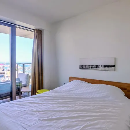 Sky Tower Ii - 7th Floor - Sea View Lägenhet *